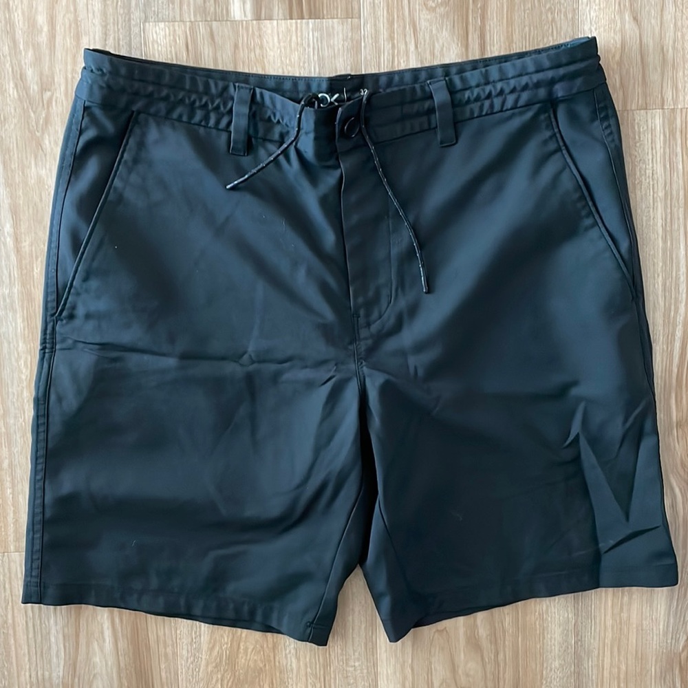 Outerknow hybrid short